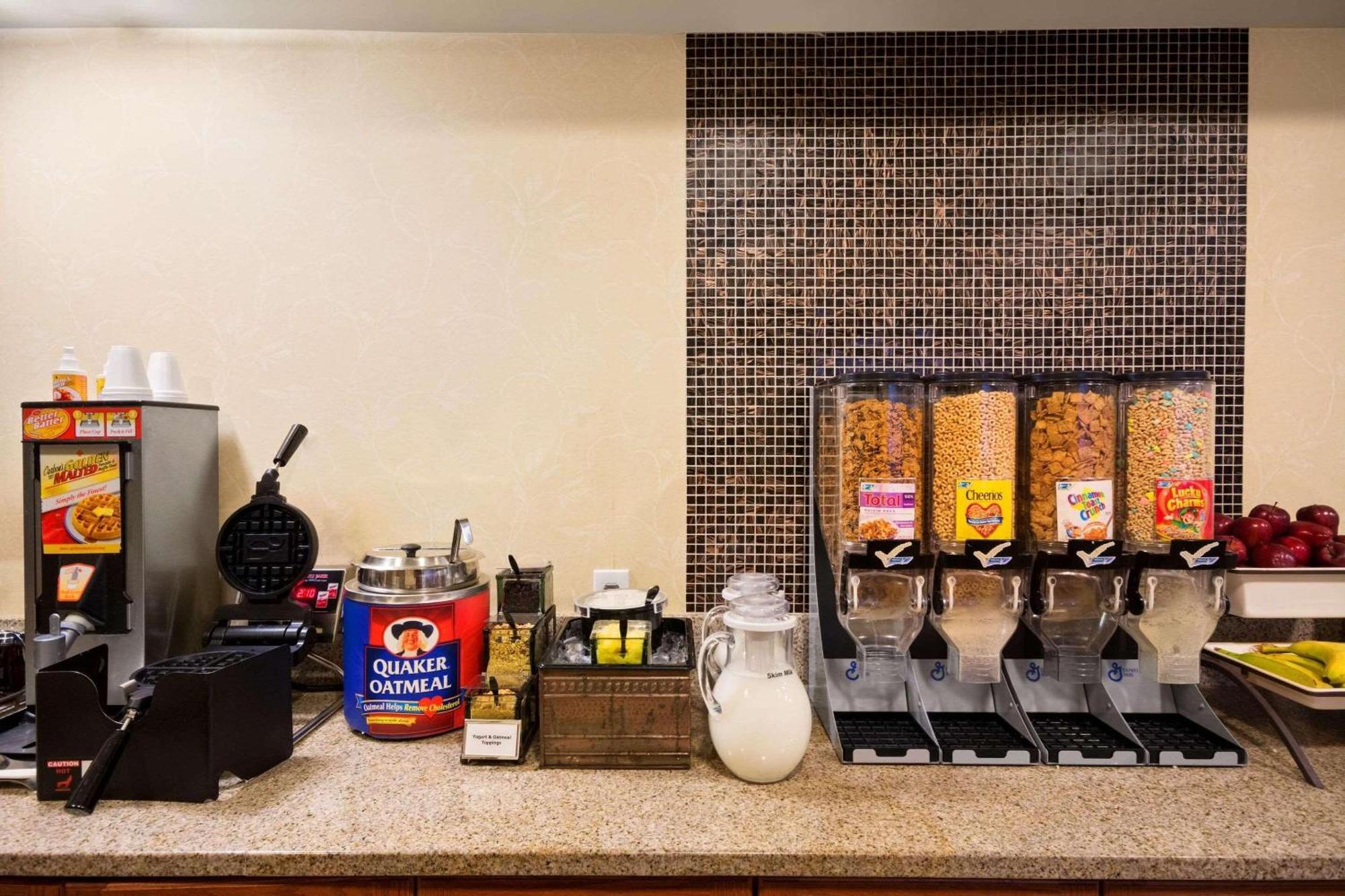 Country Inn & Suites By Radisson, Atlanta I-75 South, Ga Morrow Dış mekan fotoğraf